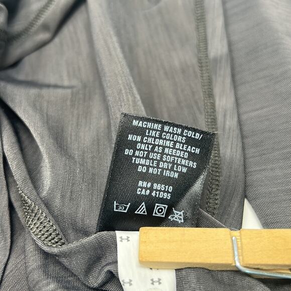 Under Armour Women's Gray Heat Gear Semi Fitted  Activewear Pullover Top Medium - Picture 10 of 14